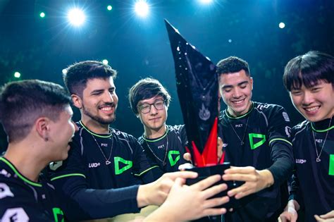 LOL - Conheça o grupo da LOUD no mundial - fragster BR