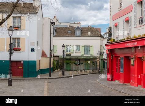 paris  beautiful place  tertre  montmartre french landmark