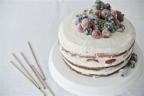 Naked Cake Mit Gezuckerten Beeren Living Elements