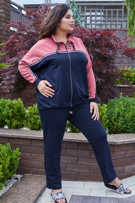 Красивый спортивный костюм 694-03. Купить Костюмы в магазине — Hardy™