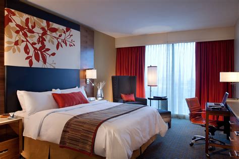 Luxury Hotel Suites in Downtown Indianapolis, Indiana