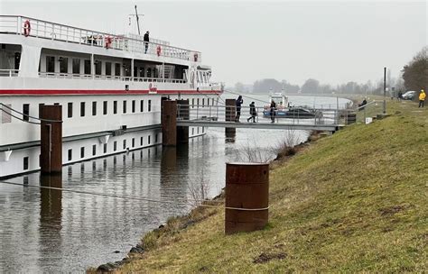 Das Flüchtlingsschiff MS Rossini kehrt zurück nach Bach Bedenken auch