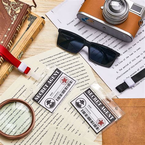 Snapklik.com : 24 Pcs Secret Agent Name Tags And See Behind You