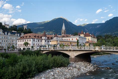 Postbr Cke Fluss Passer Kirche Meran Bild Kaufen