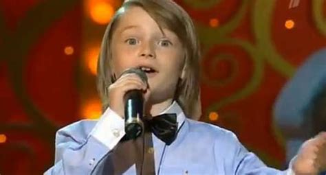 Улыбнитесь... Пародии на звезд. Мальчик поднял весь зал своей пародией