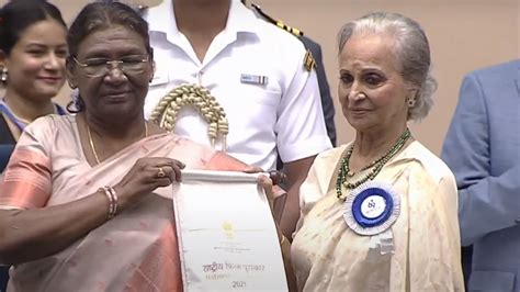 Emotional Waheeda Rehman Gets Standing Ovation As She Is Honoured With