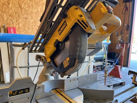 Kap och gersåg - Dewalt D27111-QS | Blinto auktioner