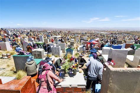 Altares De Difuntos Llenan Las Calles Para Despedir A Las Almas Jornada