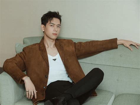 Nghi vấn Lý Hiện hẹn hò hot girl mạng