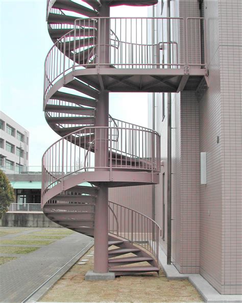 らせん階段 施工実績（教育施設）｜山陽建工株式会社
