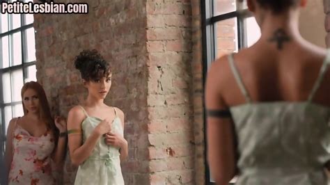 Tiny Lez Pussylicking Bigtitted MILF While Fingering