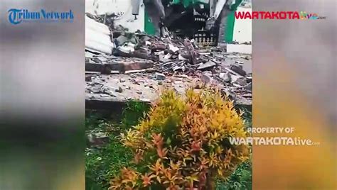 Rekaman Video Amatir Detik Detik Gempa Guncang Tuban Video Dailymotion