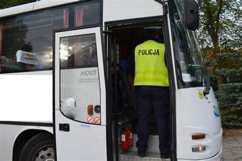 Brzescy Policjanci Sprawdz Autokary Przed Wyjazdem Na Ferie