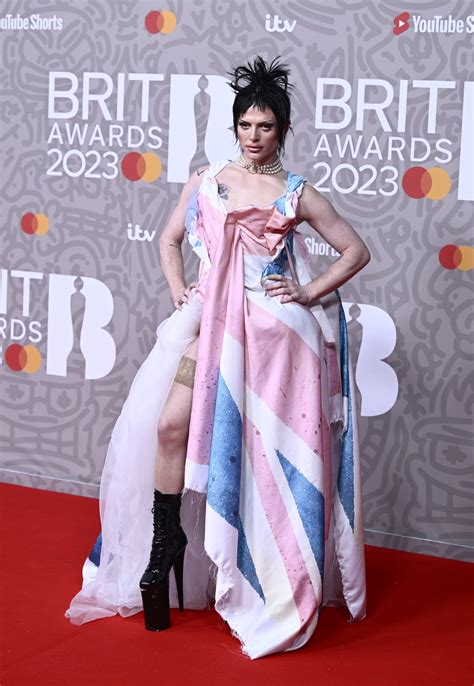 Brits 2023: See the Best Celebrity Red Carpet Looks | PS Fashion
