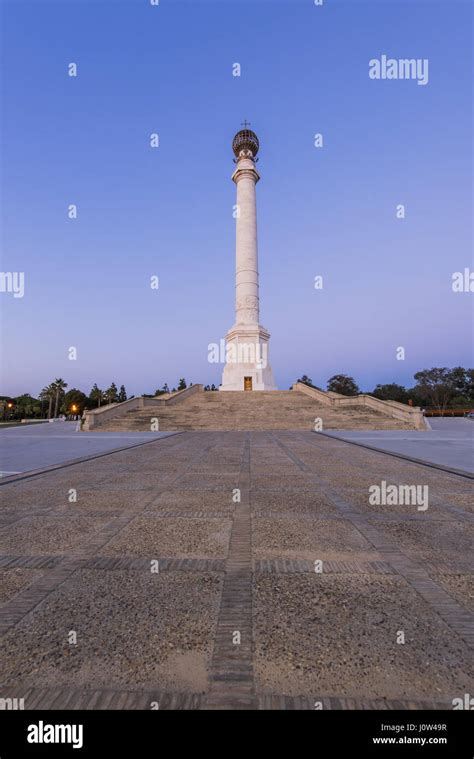 Monumento A Los Descubridores El Aniversario De La Columna Palos