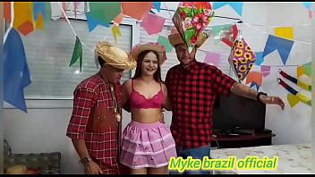 Beaucoup de sexe anal et vaginal au festival São João 2025 avec la délicieuse Lia Loci elle