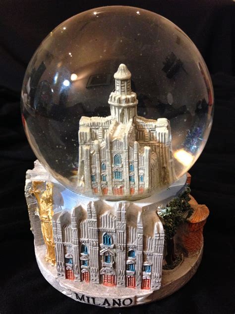 Snow Globe Of Milano Italy Snow Globes Snowglobes Snow