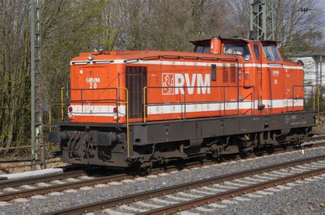V 28 des RVM (98 80 3423 013-2 D-RVM) am Stellwerk Rn in Rheine (7.4.16 ...