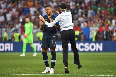 Les Pussy Riot En Finale De La Coupe Du Monde