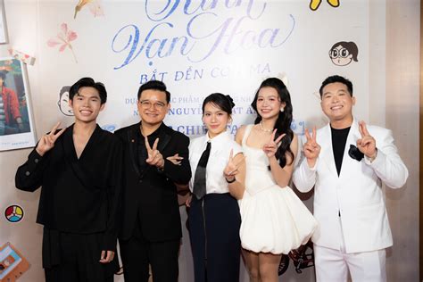 Hai Hot boy nhí nhà Lâm Vỹ Dạ gây chú ý với diện mạo bảnh bao tại buổi premiere Kính Vạn Hoa