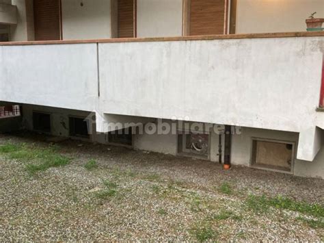 Vendita Appartamento In Via Magliano Massa Buono Stato Piano