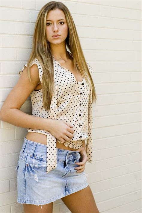 Blonde Dans La Mini Jupe Image Stock Image Du Femme Mode