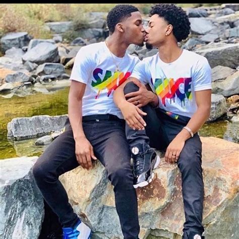Pɪɴᴛᴇʀᴇsᴛ ᴛʜᴇᴏғғɪᴄɪᴀʟᴀɴɢɪᴇ Cute gay couples Black gay Cute gay
