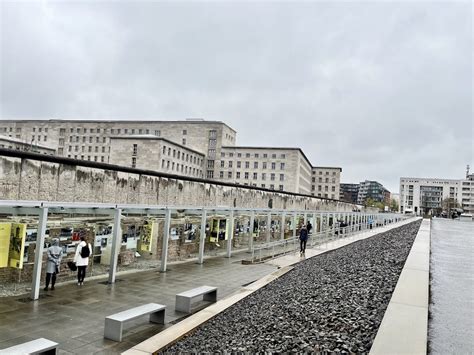 The Berlin Wall Why It Was Built And Where To See It In 2025
