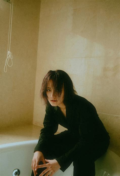 Thất Lục Nhĩ Hot girl Trung Quốc với vẻ đẹp vừa xinh vừa đẹp trai