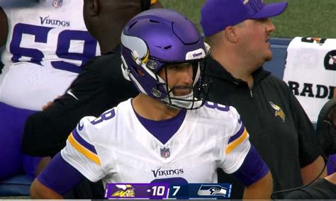 Vikings: Kirk Cousins meme is from helmet no pads in preseason game