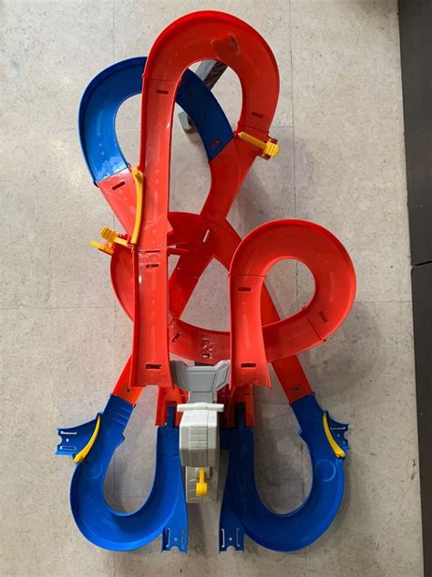 Hot Wheels Auto Lift Expressway Race Track Set Hobbies Toys Toys Games On Carousell