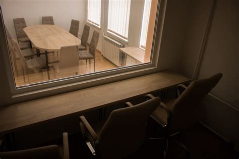 Купить одностороннее стекло (зеркало-шпион) желаемой толщины и степени ...