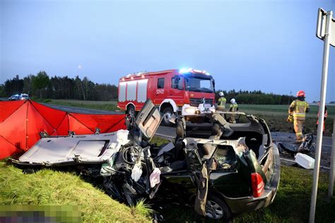 Tragiczny wypadek na DK 25 W Płociczu dwie osoby zginęły na miejscu