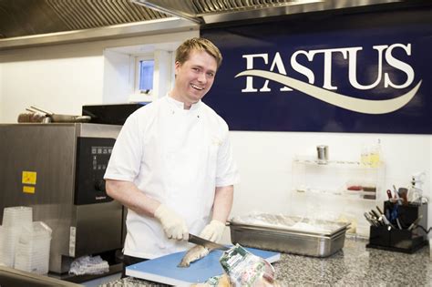 Kostar sex milljónir að keppa