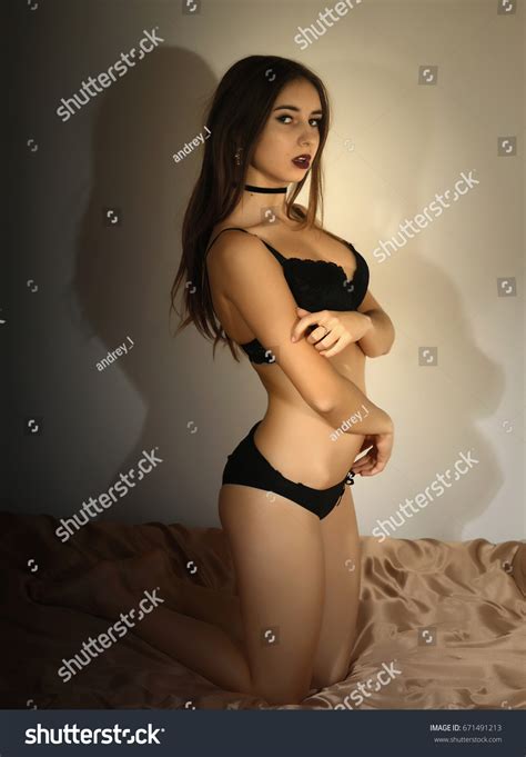 Sexy Girl Black Lingerie On Bed Foto Stock Editar Agora
