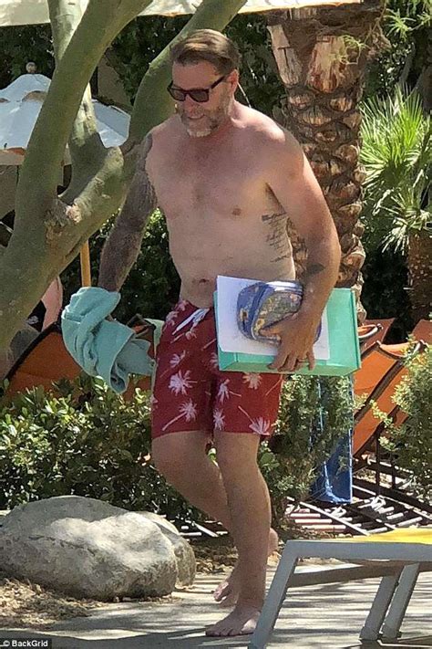 Tori Spelling Flaunts Post Baby Body In Bikini Top And Shorts In Palm Springs Daily Mail Online