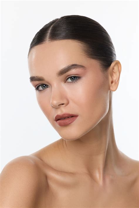 Trendyolmilla Beauty Avokado Yağı ile Nemlendiren Saten Bitişli Ruj Nude Rose TKZAW RJ