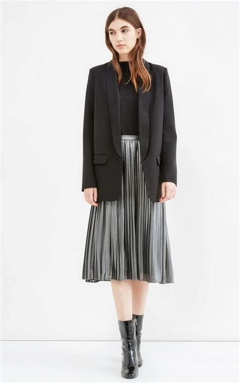 Плиссированная юбка металлик с ботильонами и жакетом | Outfits, Modest ...
