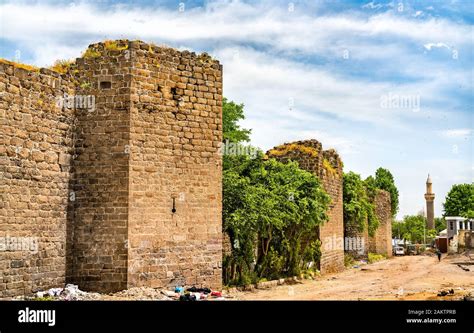 Walls of Diyarbakir Fortress in Turkey Stock Photo - Alamy