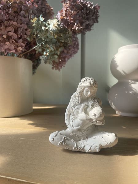 Статуэтка Эко-Гипс мать земля арт мать земля с ребенком - купить по ...