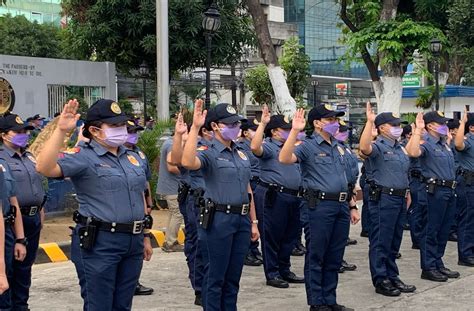 Paglalagay Ng Babaeng Pulis Sa Front Desks Pinaboran