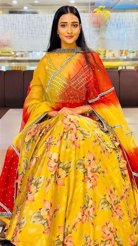 6 Gorgeous Lehengas By Aishwarya Khare For Your Engagement