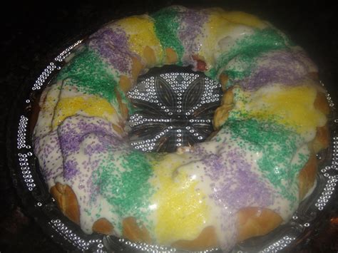 Mardi Gras KING CAKE * Easy ~ crescent rolls * Cream Cheese & CHERRY ...