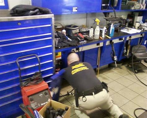 What Can Be Found Inside a Car (7 pics)