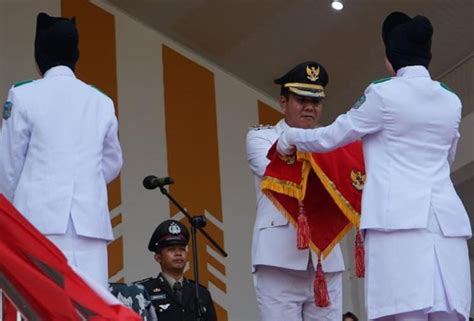 Wabup Nilwan Yahya Jadi Irup Pada Upacara Penurunan Bendera Pusaka