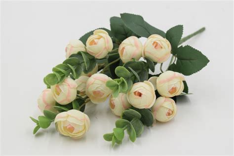 Букет камелия с доб. самшит "Роззи" купить в ростове на дону оптом