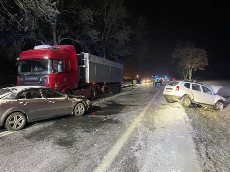 Karambol Czterech Pojazd W Po Opadach Niegu W Karolewku Ko O Leszna