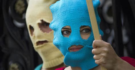 Les Pussy Riot Sortent Un Ebook Avec Le Soutien De Yoko Ono L Express