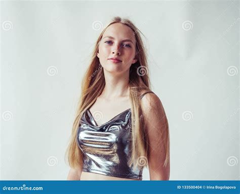 Belle Fille Blonde De Femme Avec De Longs Cheveux Blonds Lisses Et Beau Photo Stock Image Du