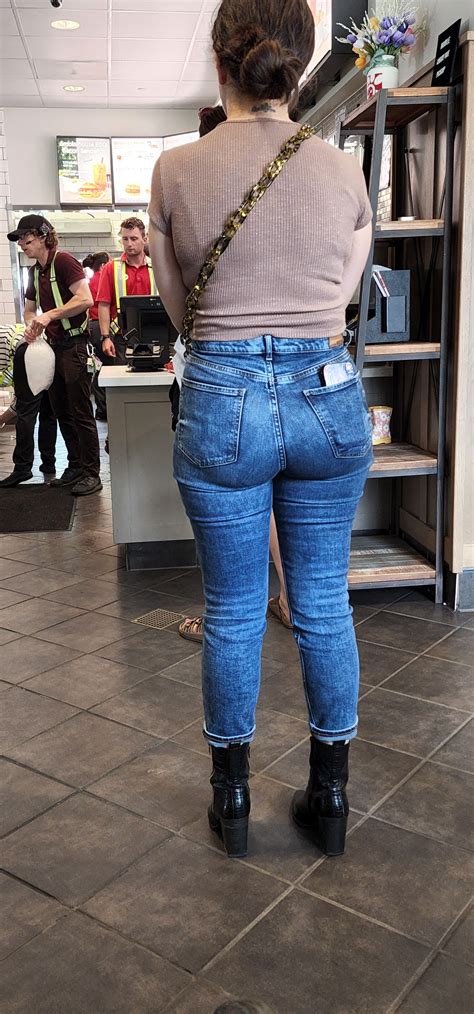 Latina With Nice Ass In Jeans Tight Jeans Forum